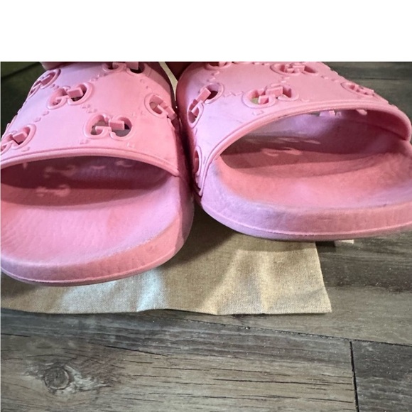 Pink Gucci slides in great condition - Picture 2 of 3